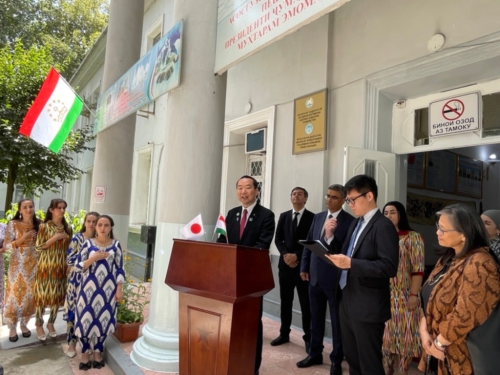 State Minister FUJII gives a speech at the handover ceremony