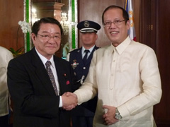 （写真）藤村外務副大臣によるベニグノ・アキノ3世新大統領表敬訪問