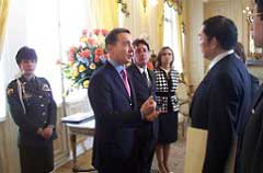 （写真）（ウリベ大統領への信任状捧呈）