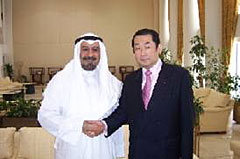 (写真)ムハンマド・クウェート副首相兼外務大臣とともに