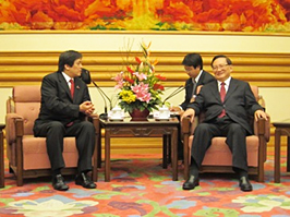 (写真)唐名誉顧問との会見