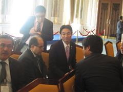 (写真)ジブリール・リビア暫定国民評議会委員長との懇談)