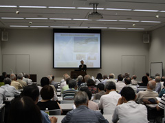 (写真)国際情勢講演会-2