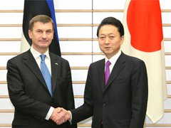 （写真）日・エストニア首脳会談1