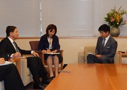 中根政務官と世界観光機関事務局長