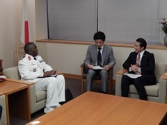 ジブチ海軍司令官の宇都外務大臣政務官表敬2