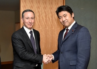 国連事務総長特別代表(防災担当)による木原外務副大臣への表敬1