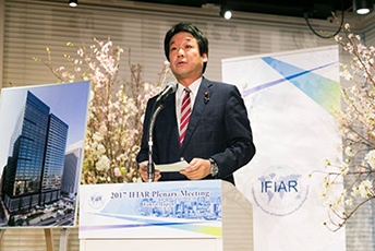 (写真)監査監督機関国際フォーラム(IFIAR)常設事務局開所式に出席する薗浦外務副大臣