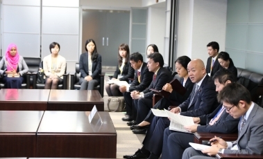 平成29年度平和構築・開発におけるグローバル人材育成事業 「プライマリー・コース」研修員による堀井学外務大臣政務官表敬1