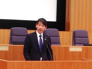 (写真1)山田外務大臣政務官開会挨拶の様子