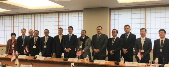 テロ対策におけるソフトターゲット対策の強化に関するアジア地域実務者ワークショップ参加者による山田外務大臣政務官表敬1