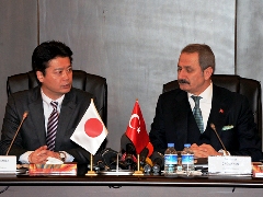 (写真)チャーラヤン経済相との会談