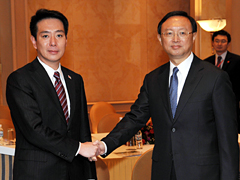 （写真）日中外相会談-1