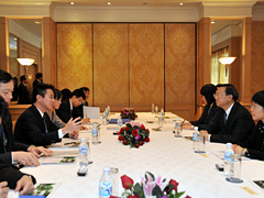 （写真）日中外相会談-2