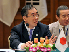 （写真）日米韓外相会合（概要）-2