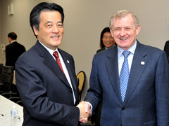 （写真）岡田外務大臣とクリーン・オーストラリア貿易大臣との会談