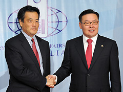 (写真)日・モンゴル外相会談