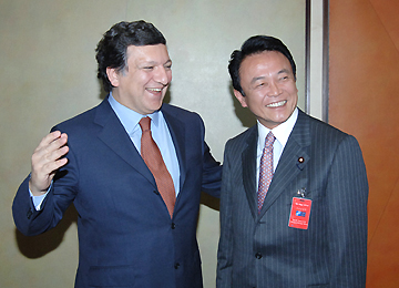 （写真）バローゾ欧州委員会委員長との会談（平成18年5月4日、欧州本部）