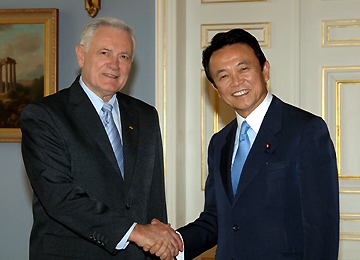 （写真）アダムクス・リトアニア大統領表敬（平成18年5月5日）