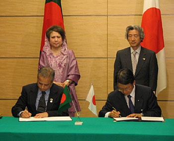 (写真)文化交流計画署名式
