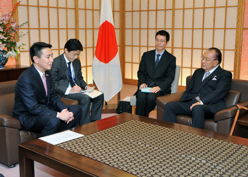 （写真）イノウエ米国連邦上院議員一行による前原外務大臣への表敬