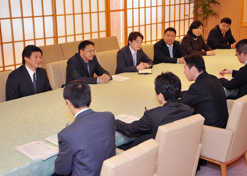 （写真）モンゴル国家大会議議員団による前原外務大臣表敬
