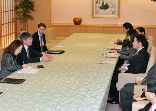 （写真）スタインバーグ米国務副長官による前原外務大臣表敬
