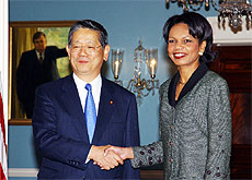 photo(Foreign Minister Machimura and United States Secretary of State Condoleezza Rice)