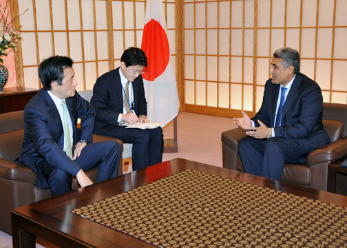 Meeting between Mr. Katsuya Okada, Minister for Foreign Affairs of Japan, and Mr. Mohammad Asif Rahimi, Minister of Agriculture, Irrigation and Livestock of the Islamic Republic of Afghanistan(Photo)