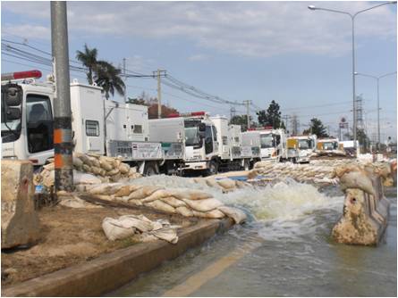 (Photo)Drain pump vehicles in action