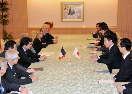 Courtesy Call on the Minister by Mr. Pierre Lellouche(Photo)