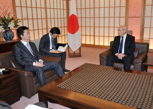 (Photo)Meeting between Mr. Koichiro Gemba, Minister for Foreign Affairs of Japan, and Dr. Burhan Ghalioun, President of the Syrian National Council-2