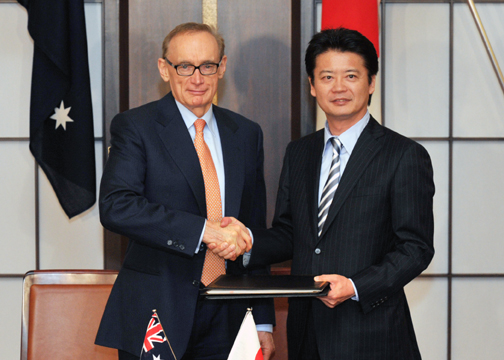 (Photo)Signing of the Japan-Australia Information Security Agreement (ISA)-2