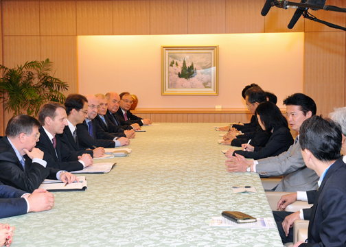(Photo)Meeting between Mr. Koichiro GEMBA, Minister for Foreign Affairs, and Mr. Sergey Evgenievich NARYSHKIN, Chair, State Duma of Russia-2