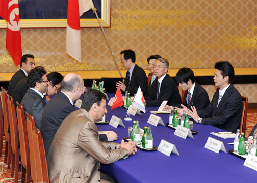 (Photo)Meeting between Mr. Koichiro Gemba, Minister for Foreign Affairs of Japan, and H.E. Dr. Rafik Abdessalem, Minister of Foreign Affairs of the Republic of Tunisia-2