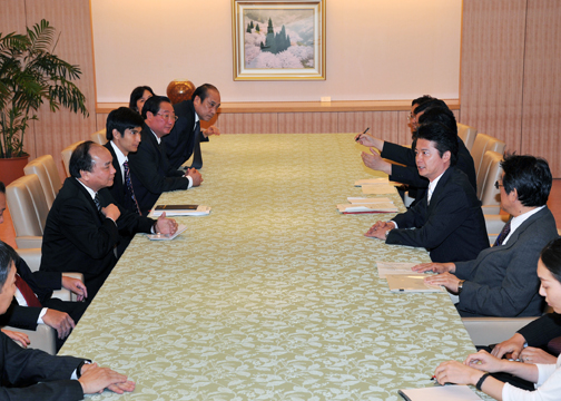 (Photo)Meeting between Foreign Minister Gemba and H.E. Mr. Nguyen Xuan Phuc, Deputy Prime Minister of the Socialist Republic of Viet Nam-2