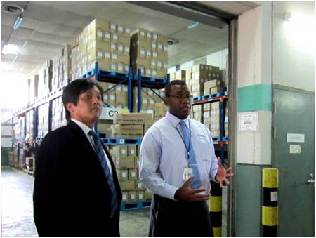 (Photo)Vice-Minister Nakano visiting the Pharmaceutical Services Center of Fiji (Suva city)