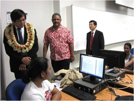 (Photo)Vice-Minister Nakano visiting the Information and Telecommunication Technology Center University of South Pacific (Suva city)