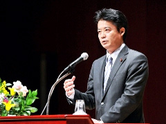 (photo) Foreign Minister Gemba delivering a speech at GRIPS -1