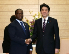 Courtesy Call on Prime Minister Shinzo Abe by H.E. Mr. Kigbafori Guillaume SORO, President of National Assembly, Republic of Cote d’Ivoire (1)