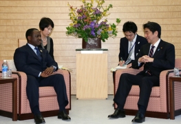 Courtesy Call on Prime Minister Shinzo Abe by H.E. Mr. Kigbafori Guillaume SORO, President of National Assembly, Republic of Cote d’Ivoire (2)