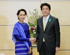 Courtesy Call on Prime Minister Shinzo Abe by Hon. Ms. Aung San Suu Kyi, Chairperson of Myanmar's National League for Democracy (1)
