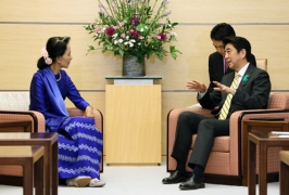 Courtesy Call on Prime Minister Shinzo Abe by Hon. Ms. Aung San Suu Kyi, Chairperson of Myanmar's National League for Democracy (2)