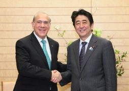 Courtesy Call on Prime Minister Shinzo Abe by Secretary-General of the Organisation for Economic Co operation and Development (OECD) Ángel Gurría (1)