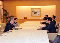 Foreign Minister Kishida’s meeting with USTR Froman 2
