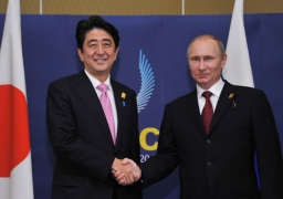 Japan-Russia Summit Meeting at APEC Summit in Bali(1)