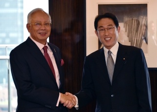 Foreign Minister Fumio Kishida Pays a Courtesy Call on the Prime Minister of Malaysia 1