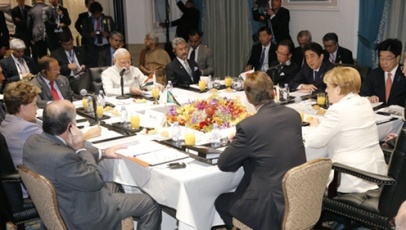 (Photo)2