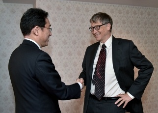 Courtesy Call on Foreign Minister Fumio Kishida by Co-Chair Bill Gates 1