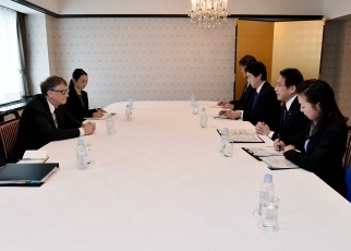 Courtesy Call on Foreign Minister Fumio Kishida by Co-Chair Bill Gates 2